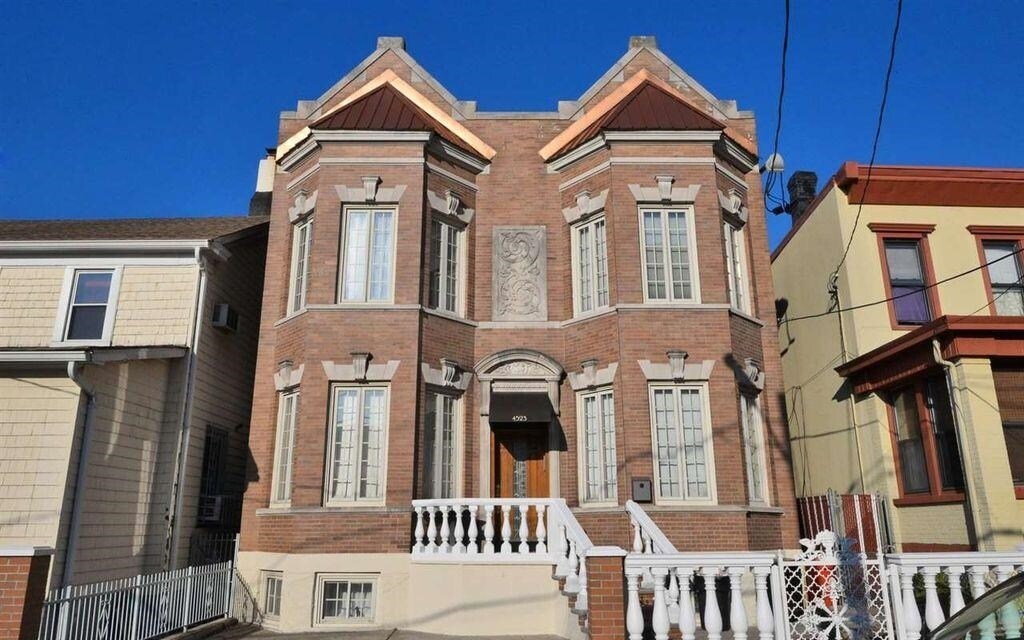 4523 Harrison Pl in Union City, NJ - Building Photo