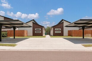 1502 W Platinum Dr in Pharr, TX - Building Photo