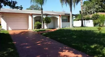 9411 Ledgestone Ln in Port Richey, FL - Building Photo