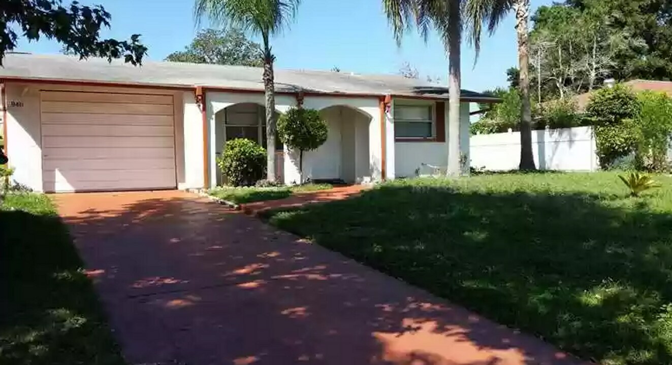 9411 Ledgestone Ln in Port Richey, FL - Building Photo