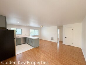 1724 Broadway St in Oceanside, CA - Building Photo - Building Photo