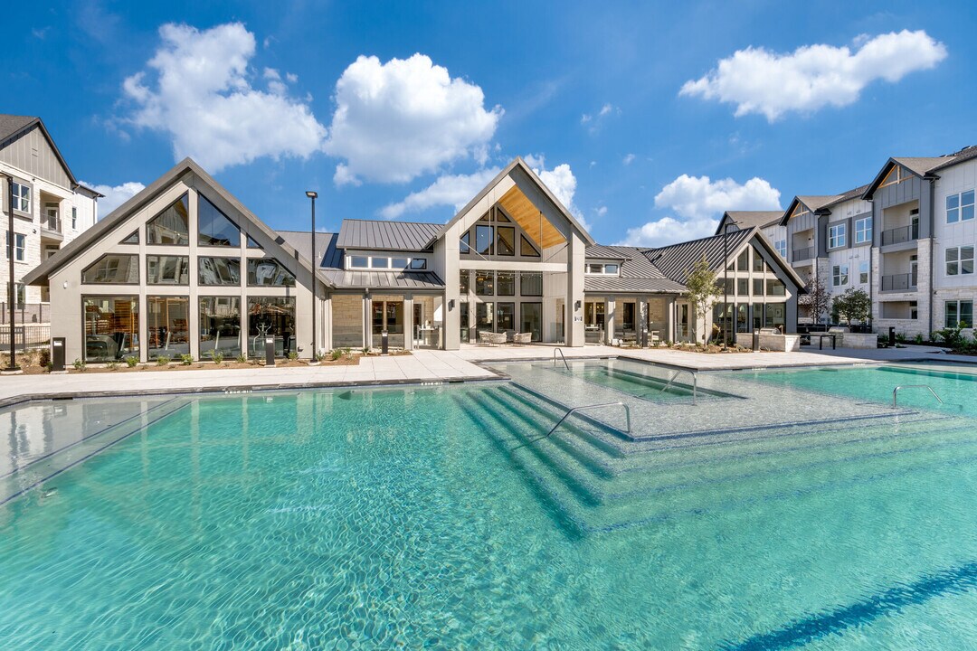 Lenox Woods in Austin, TX - Foto de edificio