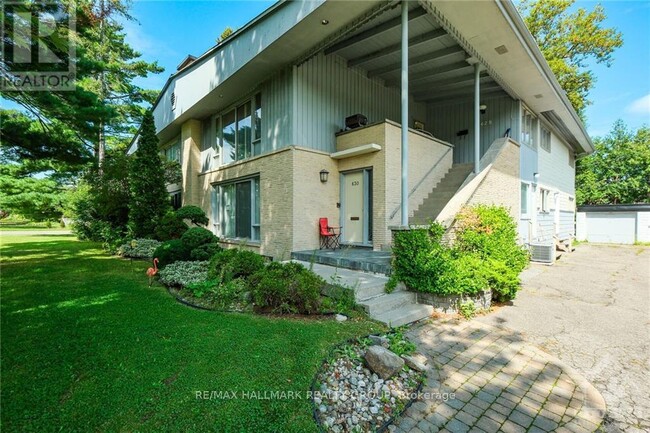 628 Thessaly Cir in Ottawa, ON - Building Photo - Building Photo