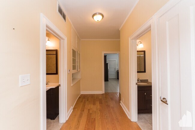 1911 W Chicago Ave in Chicago, IL - Building Photo - Building Photo