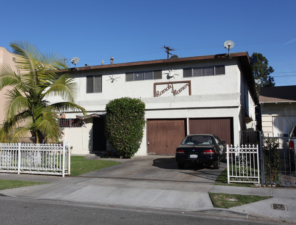 Ranch Manor in Maywood, CA - Building Photo