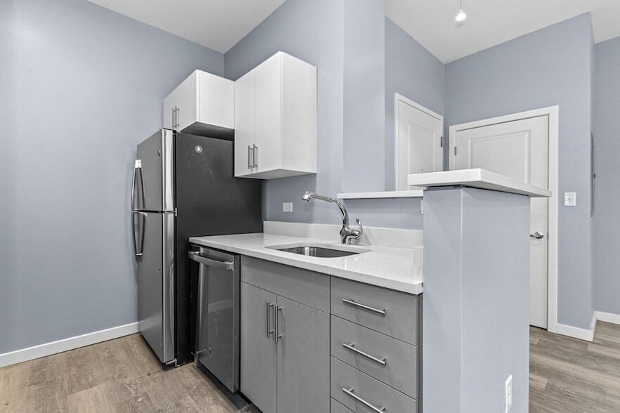 30 Beacham St, Unit 302 in Everett, MA - Building Photo