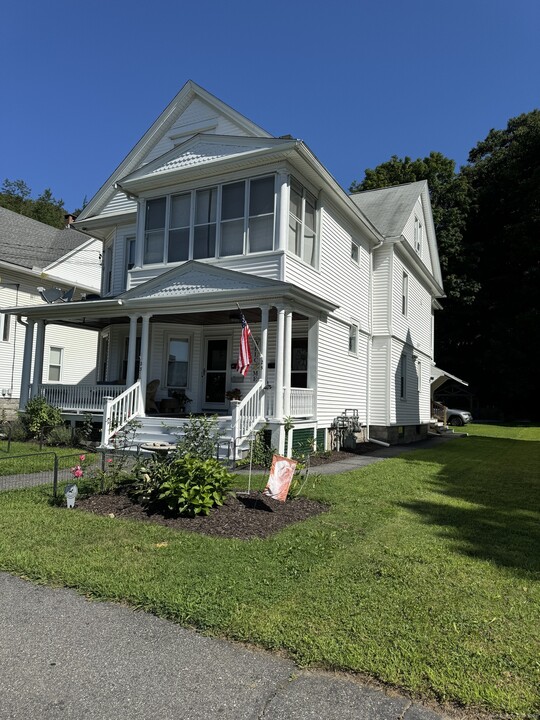 23-25 Wetmore Ave-Unit -3 RD floor in Winsted, CT - Building Photo