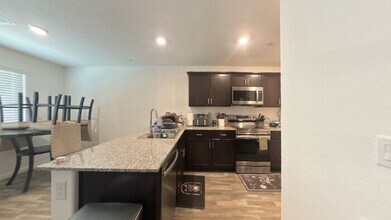 12348 Golden Wreath Rd in Las Vegas, NV - Building Photo - Building Photo