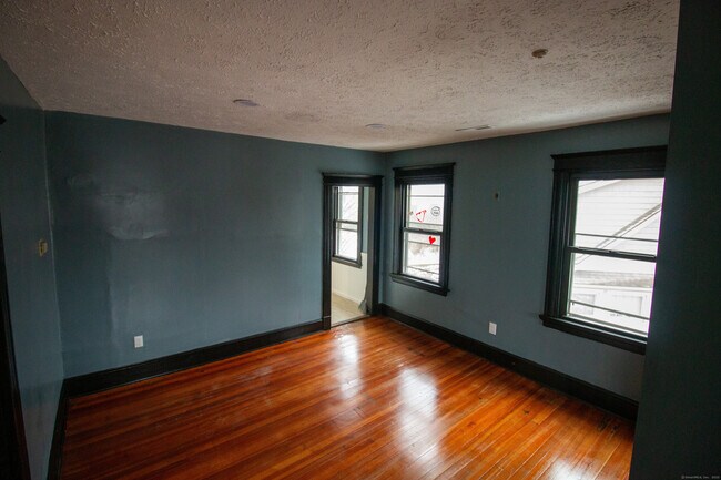 73 Lounsbury St in Waterbury, CT - Building Photo - Building Photo