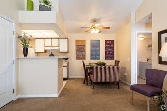 Sterling Pointe Apartments in Layton, UT - Foto de edificio - Building Photo