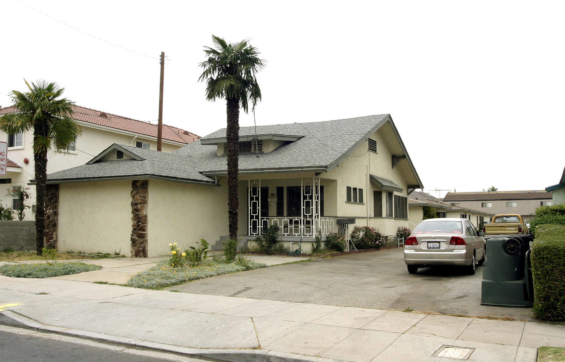 608 N Lincoln Ave in Monterey Park, CA - Building Photo