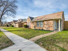 4646 Carr St in The Colony, TX - Building Photo