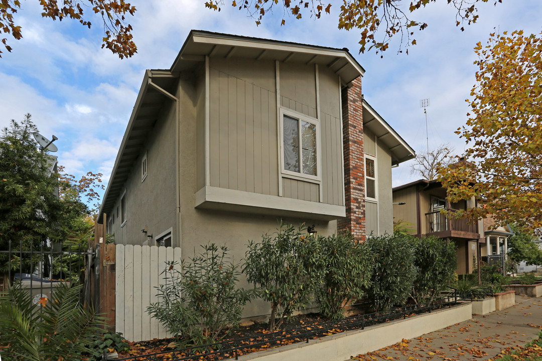 1717 W St in Sacramento, CA - Foto de edificio