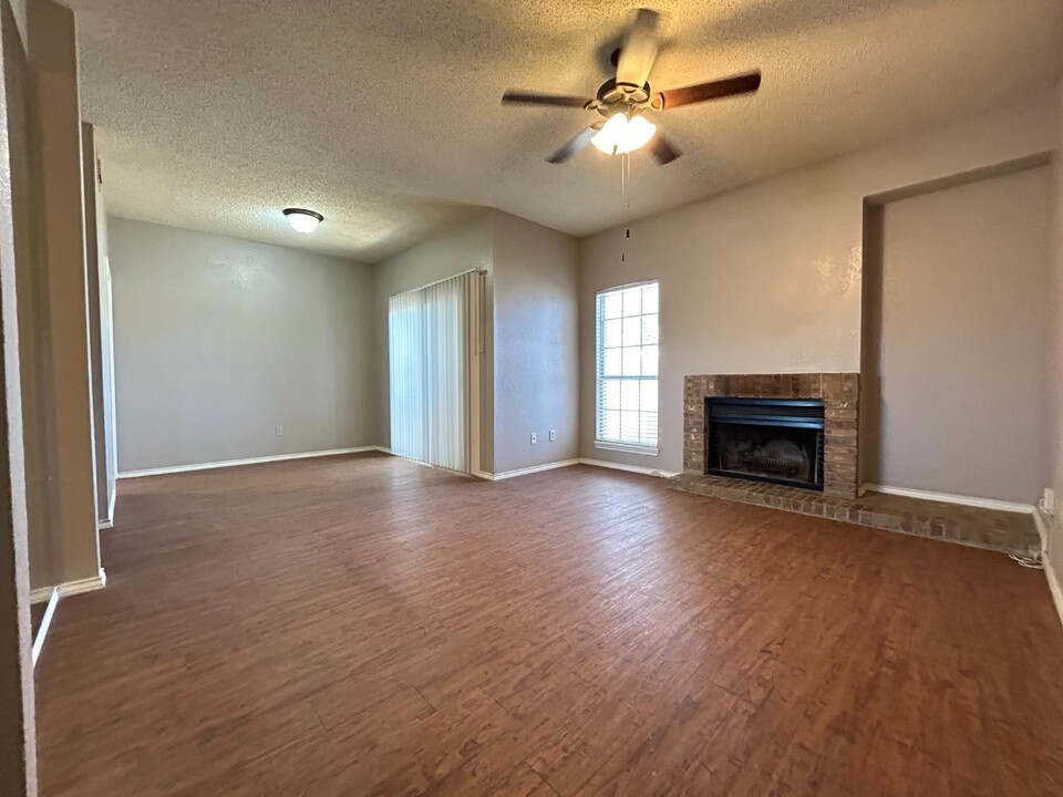 5102 80th St in Lubbock, TX - Foto de edificio