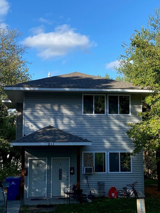 211 Belvidere St E, Unit 2 in St. Paul, MN - Building Photo