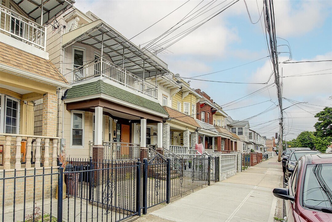 101-40 112th St in Queens, NY - Building Photo