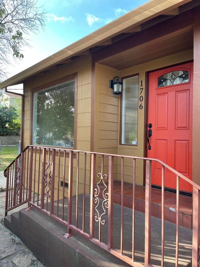 1706 Magnolia Ave in Redding, CA - Building Photo - Building Photo