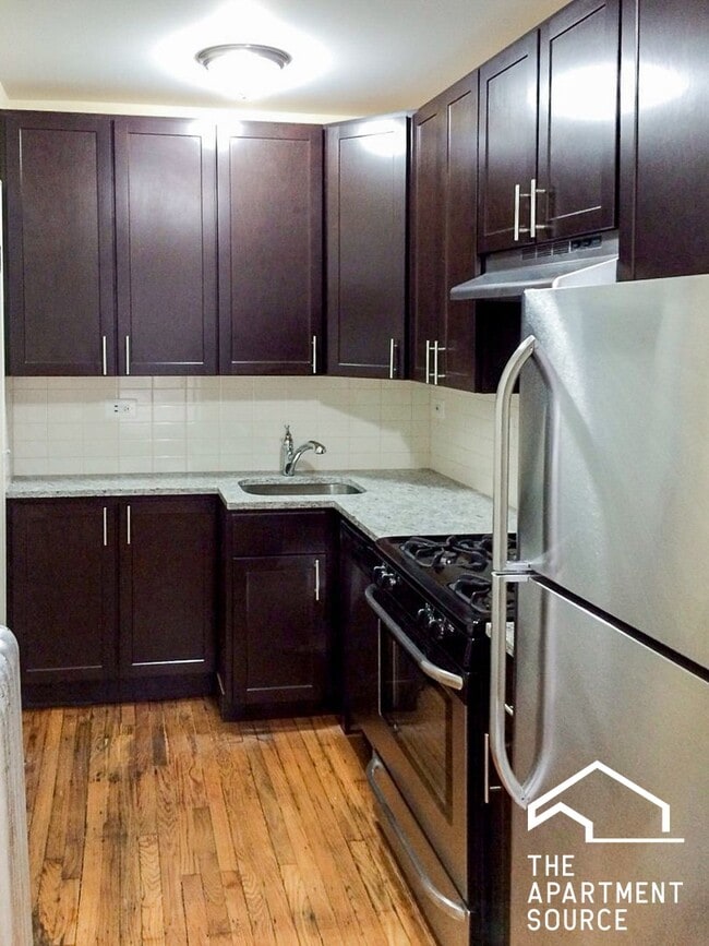 516 W Cornelia Ave, Unit 120 in Chicago, IL - Building Photo - Building Photo