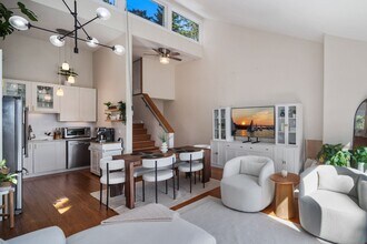 2947 76th Ave SE in Mercer Island, WA - Building Photo - Building Photo