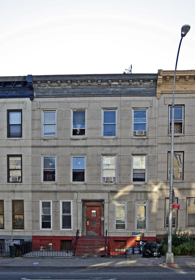 127 Rogers Ave in Brooklyn, NY - Building Photo - Building Photo