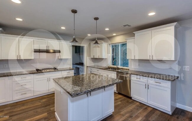 2502 E Sahuaro Dr in Phoenix, AZ - Building Photo - Building Photo