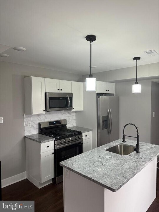 2 Church Rd in Elkins Park, PA - Building Photo