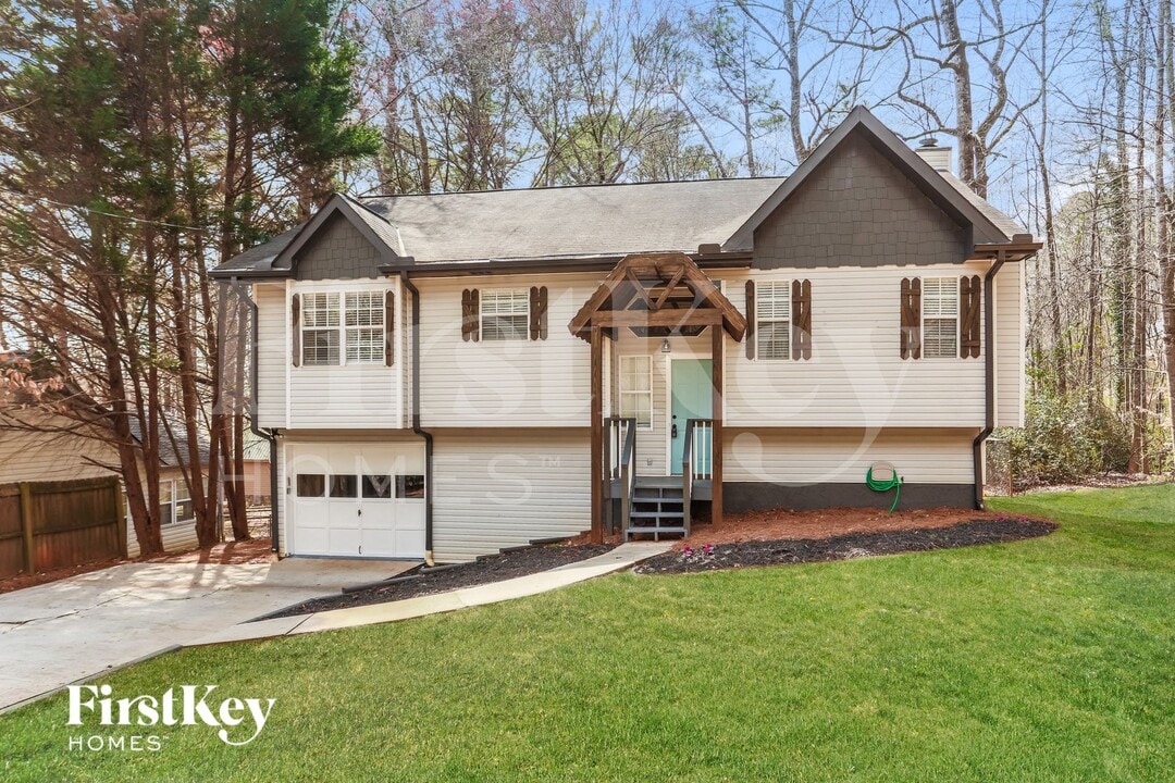 4412 Lucy Ln SW in Snellville, GA - Foto de edificio