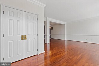 22576 Welborne Manor Square in Ashburn, VA - Building Photo - Building Photo