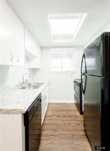 1105 N Meadows Dr in Austin, TX - Building Photo - Building Photo