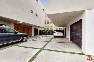 853 N June St, Unit 853 in Los Angeles, CA - Building Photo - Building Photo
