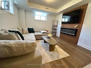 30 Barnyard Trl in Barrie, ON - Building Photo - Building Photo