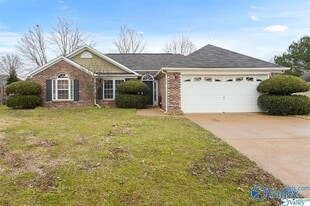 118 Todd Dr in Madison, AL - Building Photo
