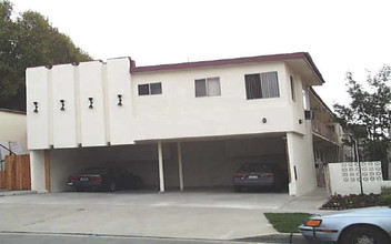 Villa Properties in Burbank, CA - Building Photo - Building Photo