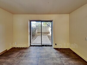 320 S 700 E in Salt Lake City, UT - Foto de edificio - Building Photo