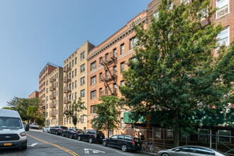 256 Seaman Ave in New York, NY - Foto de edificio - Building Photo