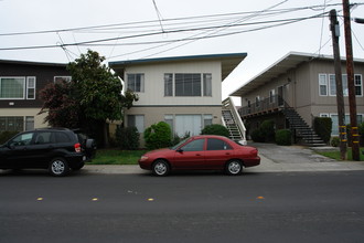 1100 Elmer St in Belmont, CA - Building Photo - Building Photo