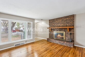 4568 S Cherry St in Wichita, KS - Building Photo - Building Photo