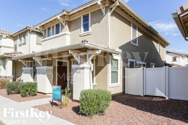 1356 S Loback Ln in Gilbert, AZ - Foto de edificio - Building Photo