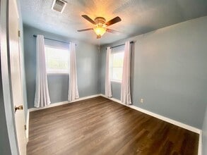 689 Beaver in Tow, TX - Building Photo - Building Photo