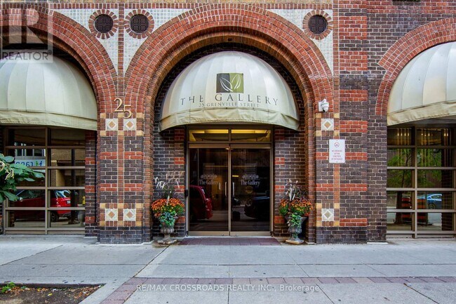 25-2125 Grenville St in Toronto, ON - Building Photo - Building Photo