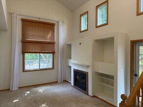 14378 Raymond Ln in Eden Prairie, MN - Building Photo - Building Photo