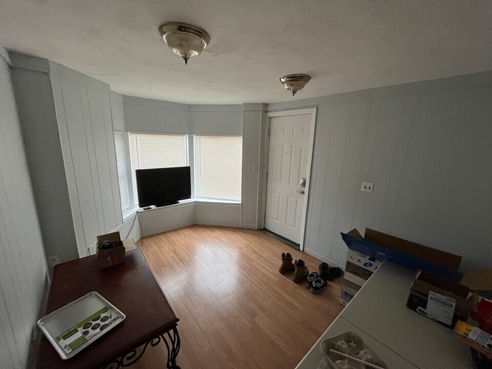 15 Forest St in Medford, MA - Building Photo