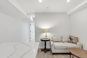 48 S Carrollton Ave in Baltimore, MD - Foto de edificio - Building Photo