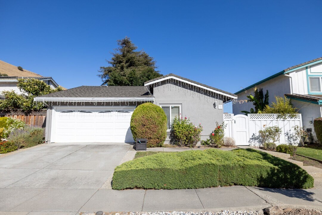 70 Snyder Way in Fremont, CA - Building Photo