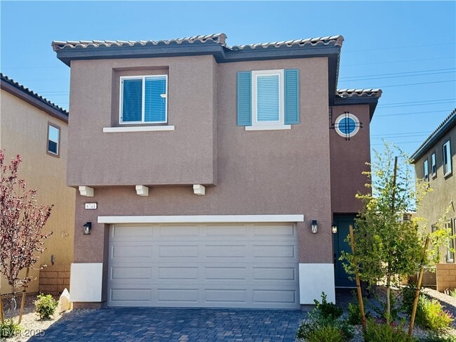 8741 Faxom St in Las Vegas, NV - Foto de edificio - Building Photo