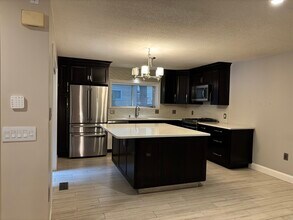 100 Captain Eames Cir in Ashland, MA - Building Photo - Building Photo