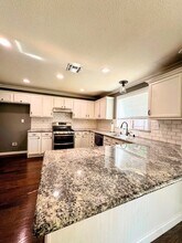 3835 Aetna Springs Way in Sacramento, CA - Foto de edificio - Building Photo