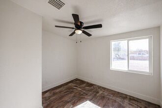 4446 S 36th Ave in Phoenix, AZ - Foto de edificio - Building Photo