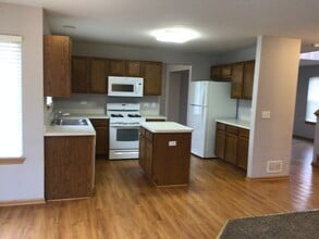 39234 N Ogden Ln in Beach Park, IL - Foto de edificio - Building Photo