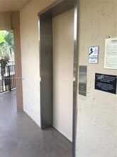 8075 SW 107th Ave, Unit 216 in Miami, FL - Foto de edificio - Building Photo